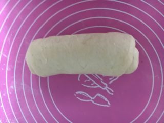 5、黑钻吐司,卷成一个卷