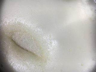 14、黑钻吐司,泡泡消失，蛋糊细腻加三分之一糖