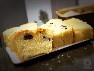 18、葡萄干蛋糕,切开看看里面的层次还是不错的。