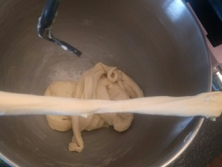 10、豆沙面包圈—改良版(10个)????,而且面团很有弹性。可以拉很长。