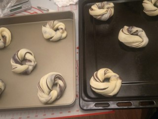 21、豆沙面包圈—改良版(10个)????,把头和尾捏起来整形