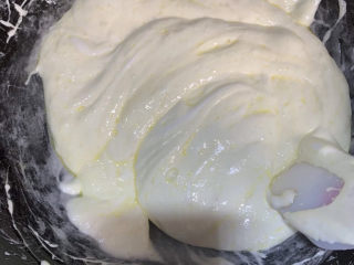 8、网红粉色雪花酥,棉花糖融化（棉花糖翻拌不易过长，否则口感易偏硬）