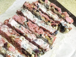 13、网红粉色雪花酥,两面均匀散上奶粉