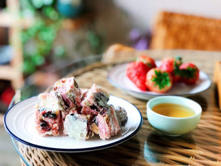 15、网红粉色雪花酥,摆盘........