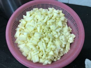 4、苹果酱~自制更安全,全部切完