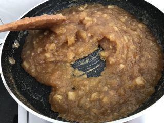 13、苹果酱~自制更安全,一直炒到浓稠结坨的样子就可以了(白色的是爽脆的果肉,不易化开)