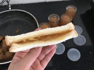 16、苹果酱~自制更安全,立马夹个面包尝尝,美!!