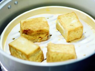 12、功夫私房菜,心机豆腐 ,填充好的豆腐上蒸锅,水开后蒸15分钟搞定!