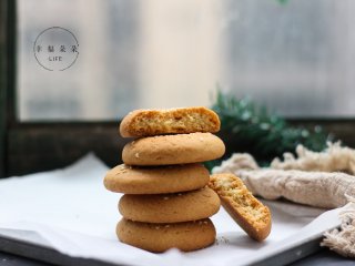 10、老式桃酥,掰开一块，酥得掉渣～