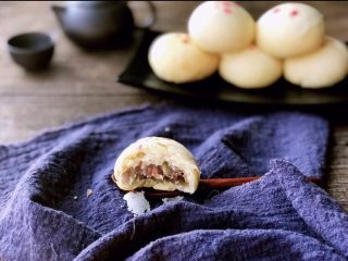 16、白皮酥,吃一口尝尝，酥香可口，我做的五仁豆沙两种馅料。