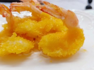 14、面包糠炸虾,酥脆鲜美的口感简直就是舌尖上的享受！