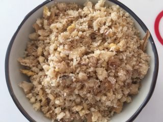 8、早餐麻酱核桃层层蒸糕,我想吃的时候有点口感清，所以不完全敲得很碎