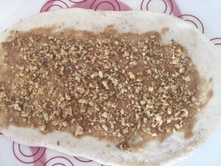 12、早餐麻酱核桃层层蒸糕,撒上核桃碎