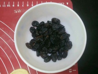 9、全麦黑提面包,沥干水分