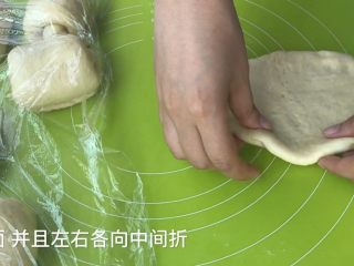 12、淡奶油吐司,翻面  光面朝下