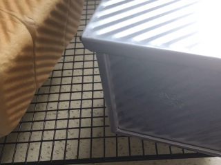 19、淡奶油吐司,出炉立马脱模