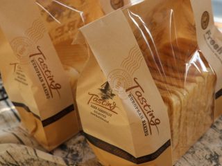 23、淡奶油吐司,短期吃不完可以密封冷冻保存