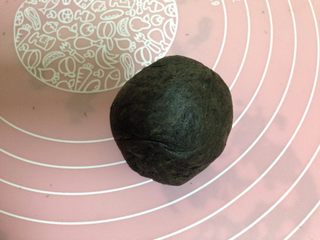 7、小黄人莲蓉包,合成较硬面团