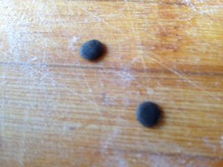 18、小黄人莲蓉包,黑色用细一点的吸管压出原片