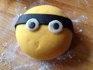 19、小黄人莲蓉包,所有原件沾水组装如图