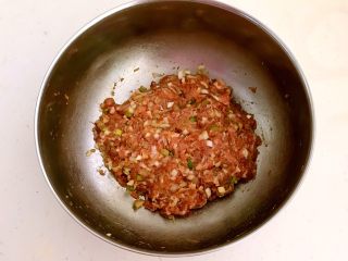 14、香炸土豆丸子,调匀后静止入味10分钟