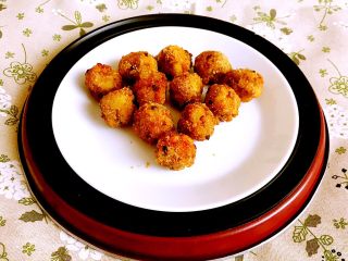 23、香炸土豆丸子,香炸土豆丸子外酥内软，鲜香适宜~