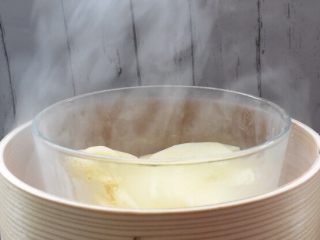 6、鲜虾可乐饼,放入蒸锅蒸熟