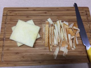 9、#吐司新吃法之一#新奥尔良三明治,切掉四边的皮