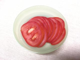 13、#吐司新吃法之一#新奥尔良三明治,番茄切薄片