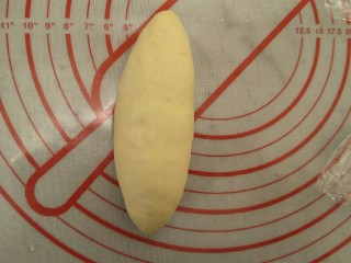 26、万能早餐-牛奶哈斯,揉成一个橄榄形状
