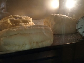 32、万能早餐-牛奶哈斯,烤箱180度烤20分钟到表面金黄就可以拿出来了。