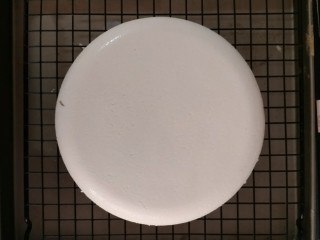 10、璀璨星空慕斯蛋糕,冻硬后才能做后期的淋面。