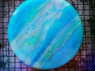 16、璀璨星空慕斯蛋糕,然后再依次淋上不同颜色的淋面