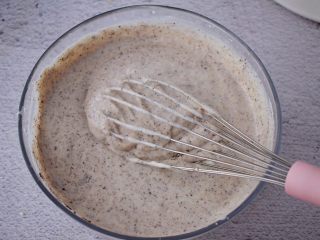 14、6寸KT猫奥利奥慕斯蛋糕,翻拌均匀,这样慕斯糊就做好了