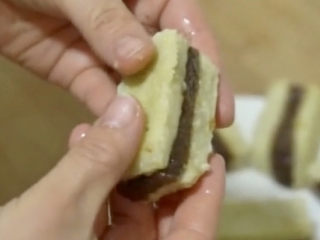 17、山药红枣糕,做好的山药红枣糕松软香甜，好吃还有营养，特别适合小朋友吃。