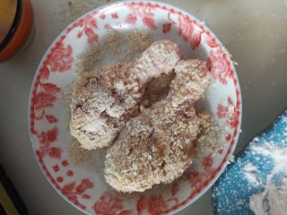 10、自制炸鸡腿,全部裹匀后