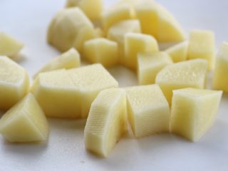 7、猪排饭,土豆切丁