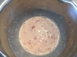 7、荷包蛋三明治,番茄酱和沙拉酱拌匀