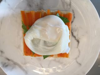 13、荷包蛋三明治,放入荷包蛋