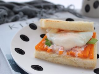 16、荷包蛋三明治,是不是一个充满正能量的早餐呀？