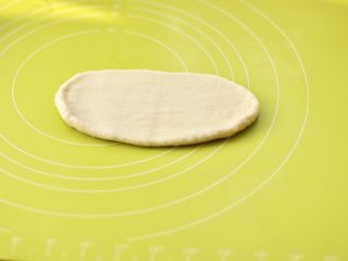 13、甜甜圈,擀开成牛舌状