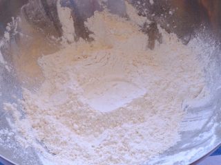 16、棒槌小鸡腿????,先把粉类混合均匀