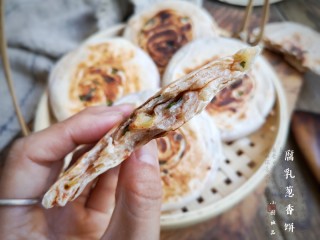 22、腐乳葱香饼,一口咬下去满口酥香。