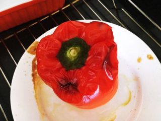 3、普罗旺斯烩菜～《Ratatouille》蔬菜杂烩,红椒烤至脱皮，有焦香味飘出即可。