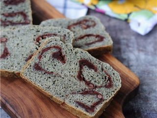 15、黑芝麻红豆土司,香喷喷的哦