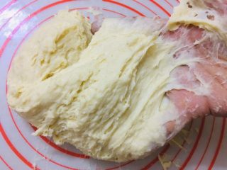 3、蜂蜜小面包,一开始较粘手。