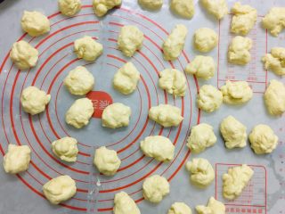 10、蜂蜜小面包,平均分40份。