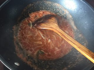 16、海陆双拼披萨,炖煮10分钟后加入盐调味