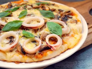 31、海陆双拼披萨,近看