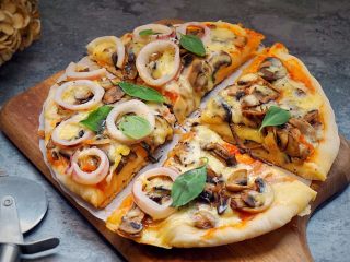 33、海陆双拼披萨,切开